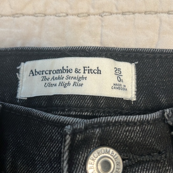 Abercrombie & Fitch The Ankle Straight Ultra High Rise jeans size 25/0S. - Picture 3 of 3